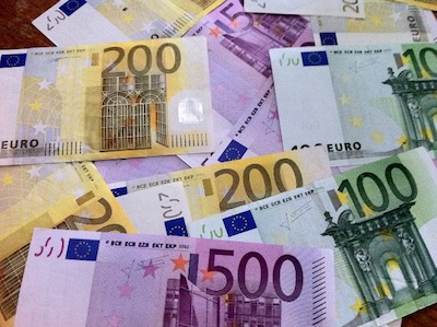 euro bills picture